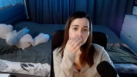 Snapshot of kira_yammy chatting on December 2024 01:21:01 AM Kira follow me online show from December 2024 01:21:01 AM