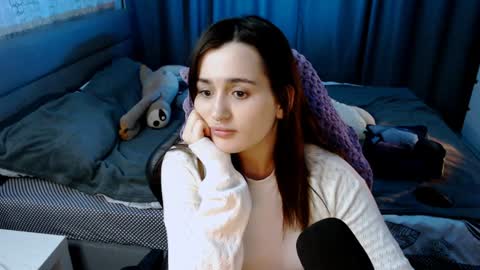 Snapshot of kira_yammy chatting on February 2025 12:43:02 AM Kira follow me online show from February 2025 12:43:02 AM