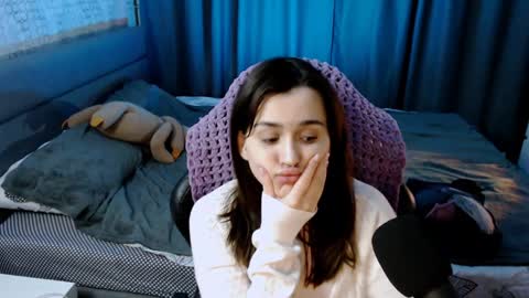 Snapshot of kira_yammy chatting on February 2025 03:48:01 AM Kira follow me online show from February 2025 03:48:01 AM