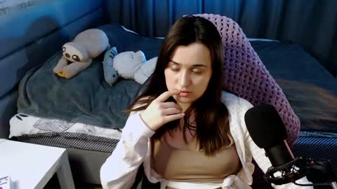 Snapshot of kira_yammy chatting on February 2025 05:19:02 PM Kira follow me online show from February 2025 05:19:02 PM