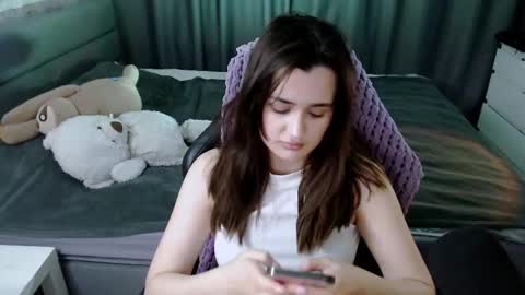 Snapshot of kira_yammy chatting on March 2025 10:21:01 PM Kira follow me online show from March 2025 10:21:01 PM