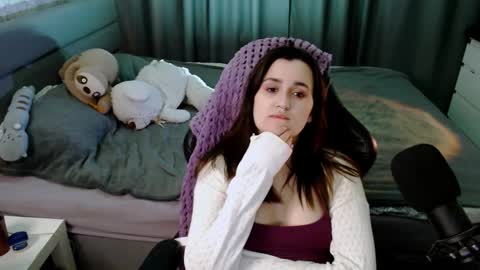 Snapshot of kira_yammy chatting on March 2025 05:14:02 PM Kira follow me online show from March 2025 05:14:02 PM