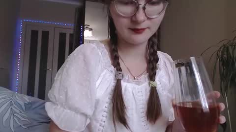 KiraGoldens online show from September 2025 07:24:02 AM