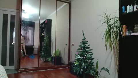 KiraGoldens online show from January 2026 07:45:01 AM