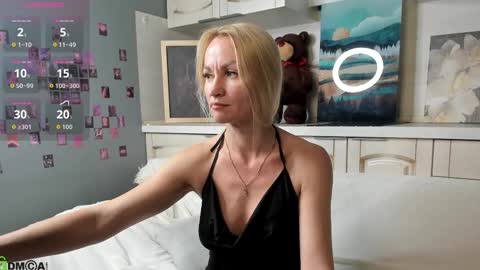 KiraSun online show from November 2025 12:26:01 PM