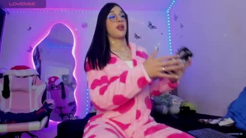 Snapshot of kisses_of_daniela chatting on May 2026 04:07:02 AM kisses_of_daniela online show from May 2026 04:07:02 AM