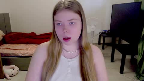 Snapshot of kitten_jenny01 chatting on January 2026 11:36:02 AM Jennyblonde and Emmabrunette online show from January 2026 11:36:02 AM