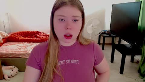 Snapshot of kitten_jenny01 chatting on February 2026 11:20:01 AM Jennyblonde and Emmabrunette online show from February 2026 11:20:01 AM