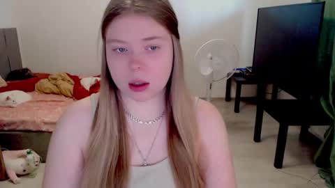 Snapshot of kitten_jenny01 chatting on February 2026 12:26:01 PM Jennyblonde and Emmabrunette online show from February 2026 12:26:01 PM