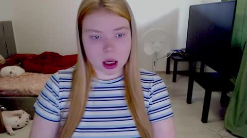 Snapshot of kitten_jenny01 chatting on February 2026 11:27:01 AM Jennyblonde and Emmabrunette online show from February 2026 11:27:01 AM