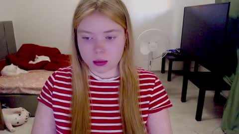 Snapshot of kitten_jenny01 chatting on February 2026 02:11:02 PM Jennyblonde and Emmabrunette online show from February 2026 02:11:02 PM