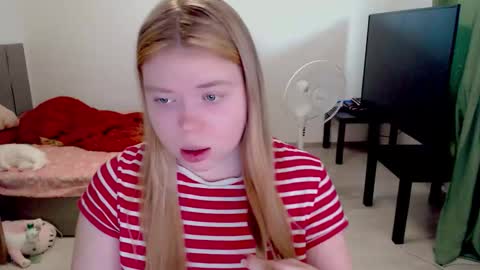 Snapshot of kitten_jenny01 chatting on February 2026 12:12:01 PM Jennyblonde and Emmabrunette online show from February 2026 12:12:01 PM