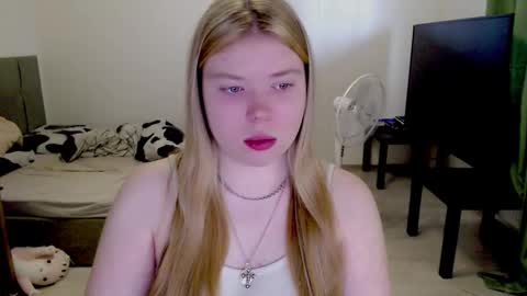 Snapshot of kitten_jenny01 chatting on March 2026 11:23:01 AM Jennyblonde and Emmabrunette online show from March 2026 11:23:01 AM