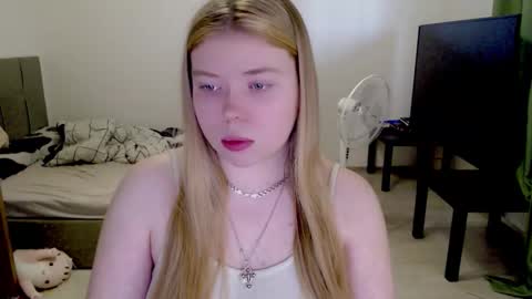 Snapshot of kitten_jenny01 chatting on March 2026 12:23:01 PM Jennyblonde and Emmabrunette online show from March 2026 12:23:01 PM