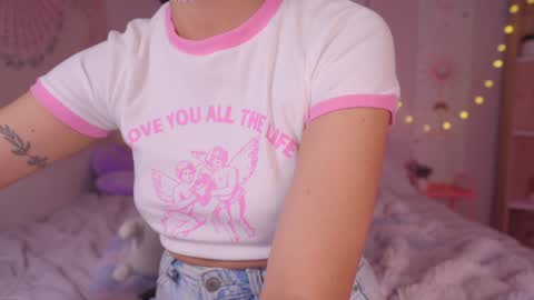 Snapshot of kittenmoon_ chatting on February 2025 12:27:02 AM online show from February 2025 12:27:02 AM