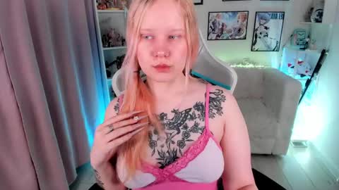Snapshot of kittenxoann chatting on April 2026 05:52:01 PM kittenxoann online show from April 2026 05:52:01 PM