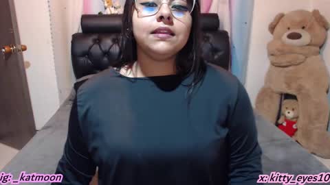 Snapshot of kitty_eyes chatting on December 2024 11:30:01 PM kitty online show from December 2024 11:30:01 PM