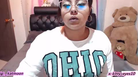 Snapshot of kitty_eyes chatting on February 2025 12:18:01 AM kitty online show from February 2025 12:18:01 AM
