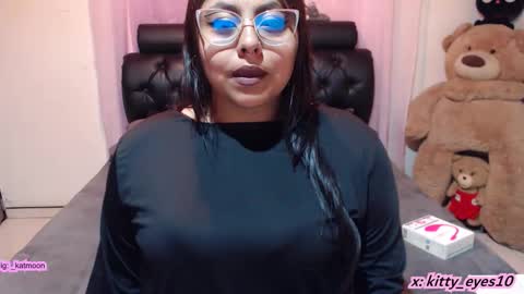 Snapshot of kitty_eyes chatting on November 2025 11:14:02 PM kitty online show from November 2025 11:14:02 PM