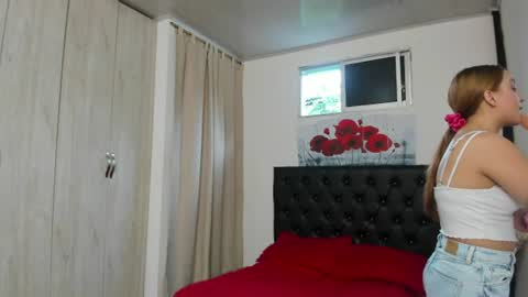 Snapshot of kitty_f00x chatting on June 2026 08:11:01 PM kitty_f00x online show from June 2026 08:11:01 PM