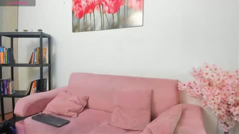 Snapshot of kitty_f00x chatting on June 2026 07:37:01 PM kitty_f00x online show from June 2026 07:37:01 PM