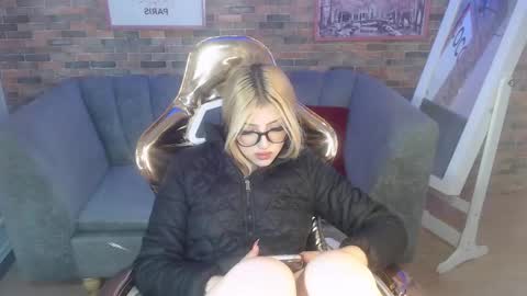 kitty_fox_b online show from March 2025 03:49:02 PM