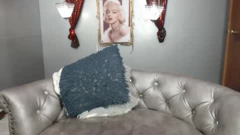 Snapshot of kitty_pervertedx chatting on January 2025 09:55:02 PM kitty online show from January 2025 09:55:02 PM