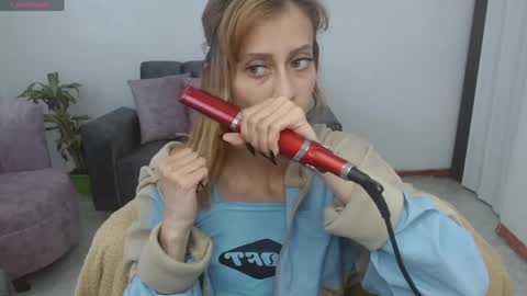 Snapshot of kitty_seducction chatting on May 2026 08:43:02 PM Aleja online show from May 2026 08:43:02 PM