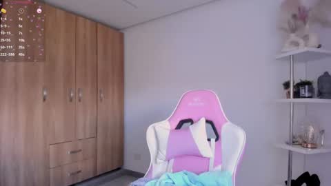 Snapshot of kittyfeet2 chatting on June 2026 07:27:02 PM kitty online show from June 2026 07:27:02 PM