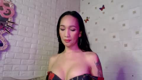 Katarena Latsveya online show from May 2026 04:57:02 PM