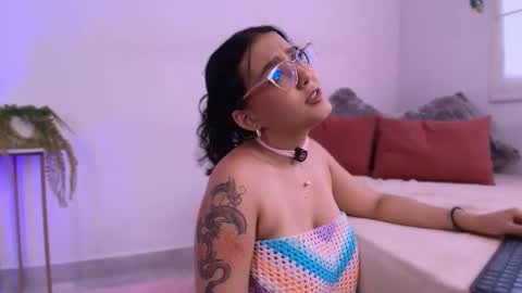 Sophie online show from November 2025 07:02:02 PM