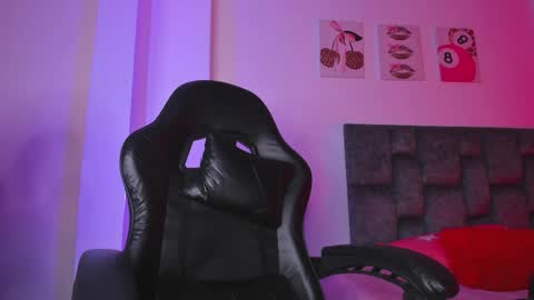 Snapshot of kittystar18 chatting on May 2026 05:52:02 PM kitty online show from May 2026 05:52:02 PM