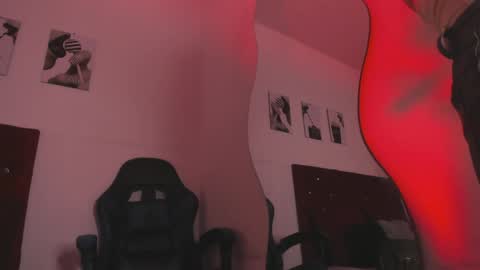 Snapshot of kittystar18 chatting on May 2026 06:48:01 PM kitty online show from May 2026 06:48:01 PM