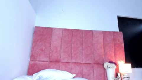 K I T T Y Y  online show from December 2025 07:31:01 PM