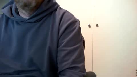 Snapshot of kiwiben45 chatting on May 2026 10:44:02 PM Ben online show from May 2026 10:44:02 PM