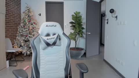 Snapshot of kleogold_1 chatting on December 2024 02:12:01 PM Christina online show from December 2024 02:12:01 PM