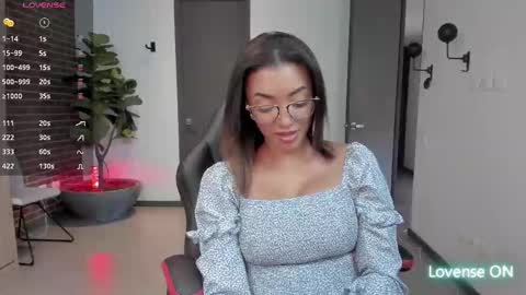 Snapshot of kleogold_1 chatting on January 2025 09:25:01 PM Christina online show from January 2025 09:25:01 PM