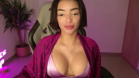 Christina online show from November 2025 02:37:02 PM