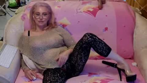 ALYONA online show from November 2025 02:00:01 AM