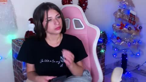 Snapshot of kloe_28 chatting on December 2024 04:34:02 AM Kloe online show from December 2024 04:34:02 AM