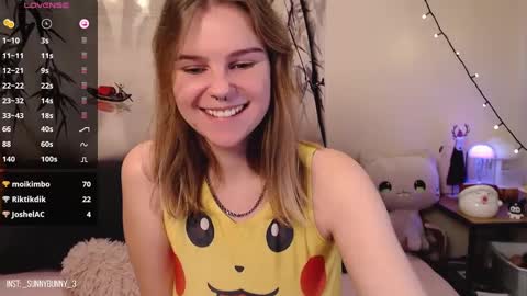 Snapshot of komorebbi chatting on December 2024 11:46:02 PM Marta online show from December 2024 11:46:02 PM