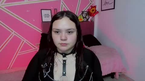 Snapshot of koning_moretti chatting on May 2026 03:02:01 AM camila online show from May 2026 03:02:01 AM