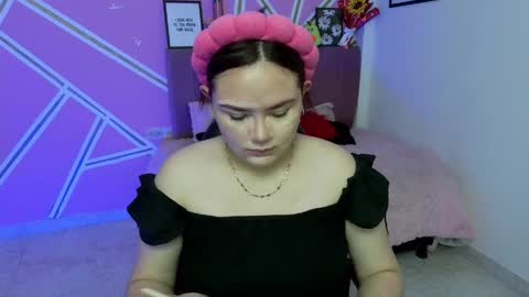 Snapshot of koning_moretti chatting on June 2026 05:20:01 AM camila online show from June 2026 05:20:01 AM