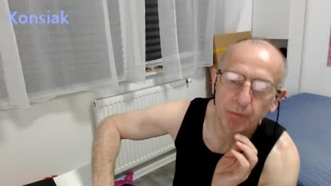 Komsiak online show from May 2026 06:50:02 PM
