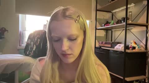 Ariela online show from June 2026 06:45:02 PM