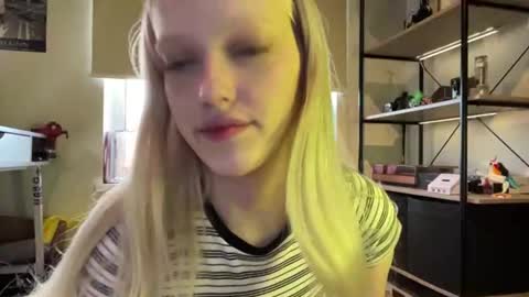 Ariela online show from June 2026 07:11:01 PM