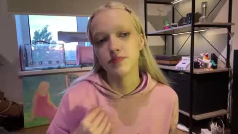 Ariela online show from June 2026 07:18:02 PM