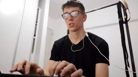 Snapshot of kpo10 chatting on December 2025 03:39:01 PM Facu online show from December 2025 03:39:01 PM