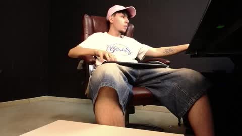 KrewVaughn online show from October 2025 10:18:01 AM