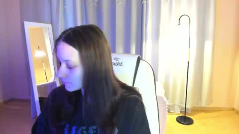 krisdoeil online show from February 2026 02:10:02 AM